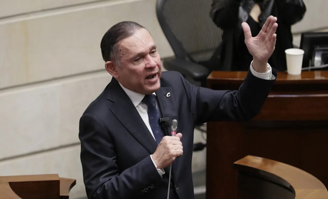 Efraín Cepeda anuncia candidatura presidencial en Colombia para 2026