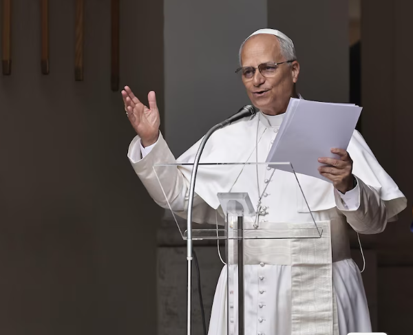 Papa León XIV descarta reformas doctrinales sobre matrimonio igualitario y LGBTQ+