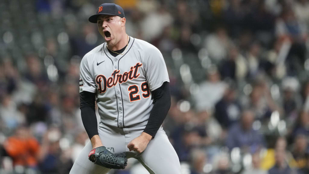 Detroit Se Impone a Cleveland en el Inicio de la Serie