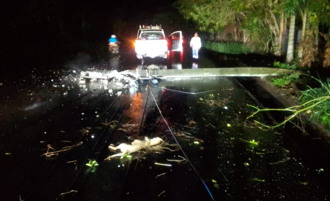 Fuertes vientos dejan a 38,000 clientes sin electricidad en el Cibao