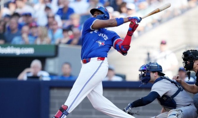 Toronto Domina a Nueva York en el Primer Juego de la Serie Divisional de la Liga Americana