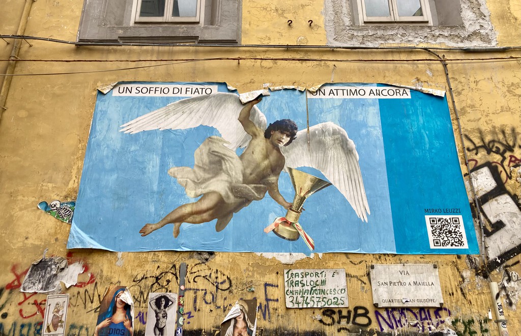 Nápoles se Transforma en Parque Temático por el Turismo Masivo: El Auge y Desafíos de una Ciudad Icono